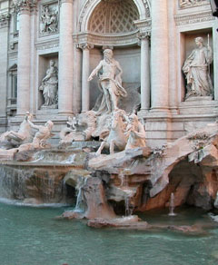 Trevi fontänen mitt i Rom, nära all shopping